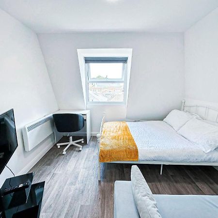 Lovely Studio Apartment Maidstone Bagian luar foto