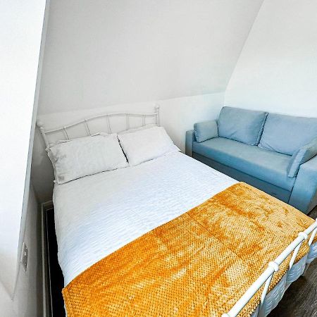 Lovely Studio Apartment Maidstone Bagian luar foto