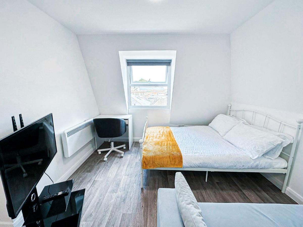 Lovely Studio Apartment Maidstone Bagian luar foto