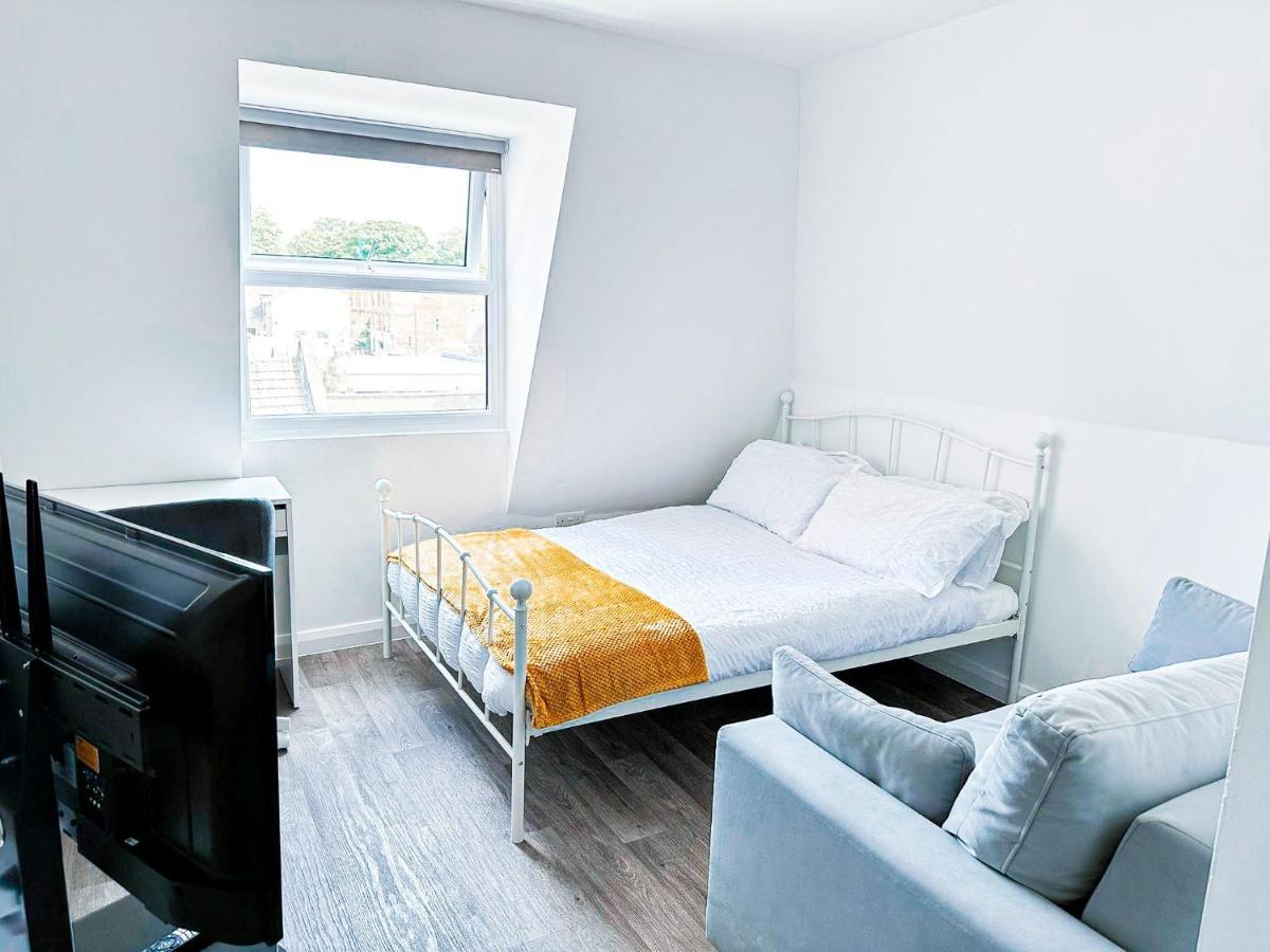 Lovely Studio Apartment Maidstone Bagian luar foto